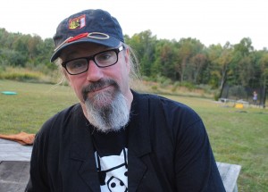 angus-backyard-hairties-hat